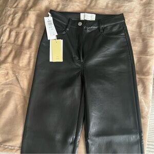 Aritzia Melina Pant Black Short NWT